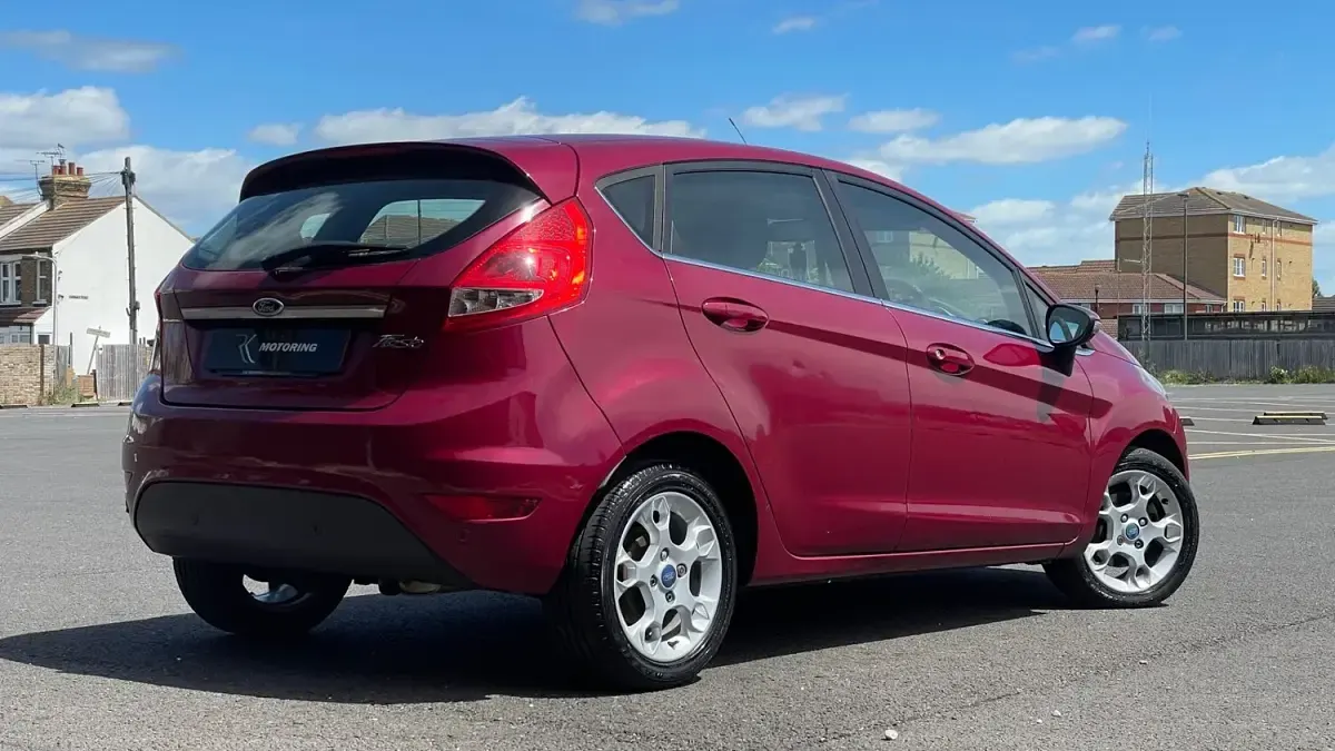 Used Ford Fiesta Zetec 96 HP (70 kW) 2011 Red Hatchback