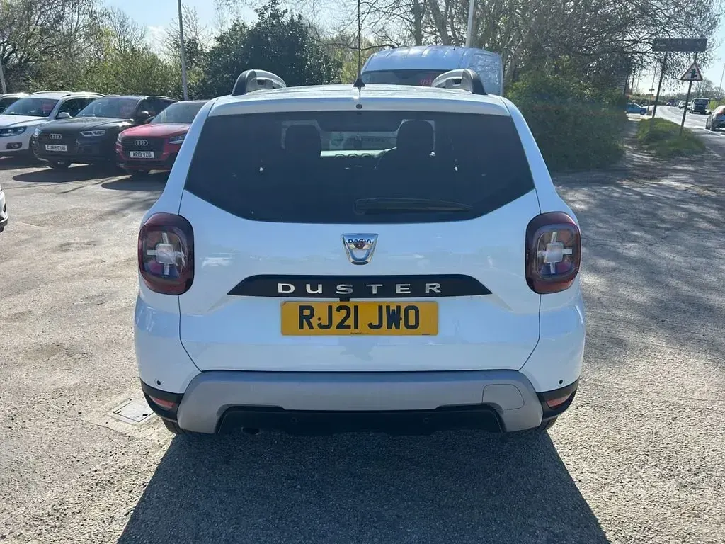 Used Dacia Duster Comfort 115 HP (84 kW) 2021 White SUV