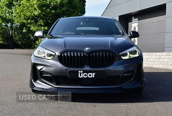 Begagnad BMW M135 M Performance 2021 Grå Halvkombi