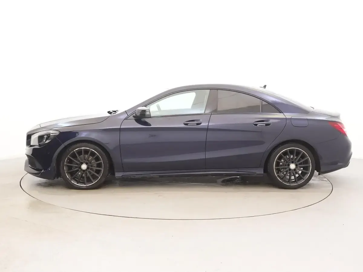 Usado Mercedes CLA200 AMG line 136 HP (100 kW) 2016 Azul Sedan