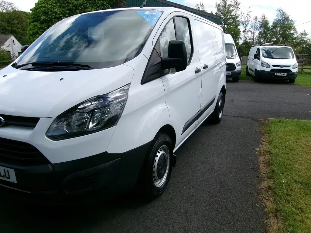 Used Ford Transit Custom 105 HP (77 kW) 2018 White Van