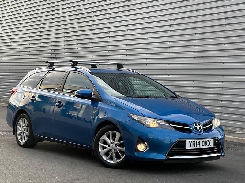 Used Toyota Auris 90 HP (66 kW) 2014 Blue Estate