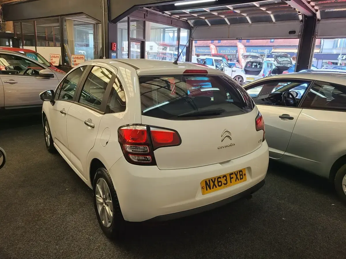 Used Citroën C3 VTR Sport 68 HP (50 kW) 2013 White Hatchback
