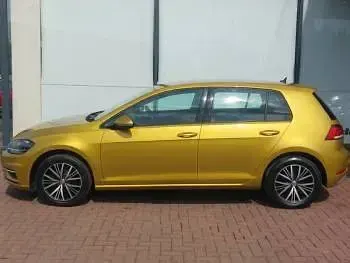Used VW Golf VII SE 110 HP (80 kW) 2018 Yellow Hatchback
