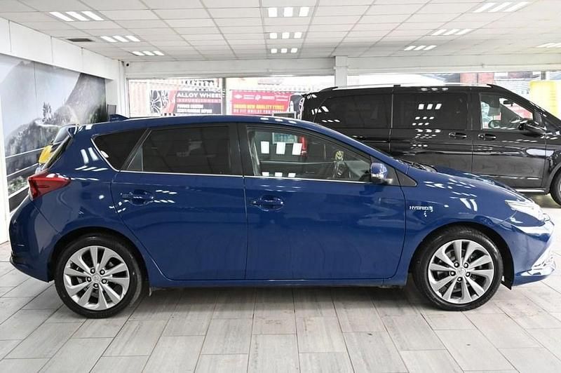 Used Toyota Auris 136 HP (100 kW) 2018 Blue Hatchback