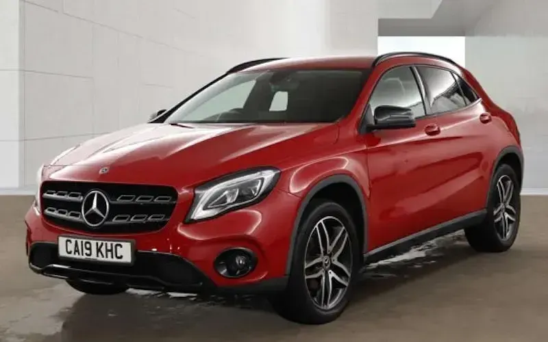 Used Mercedes GLA180 Urban 122 HP (89 kW) 2019 Red SUV