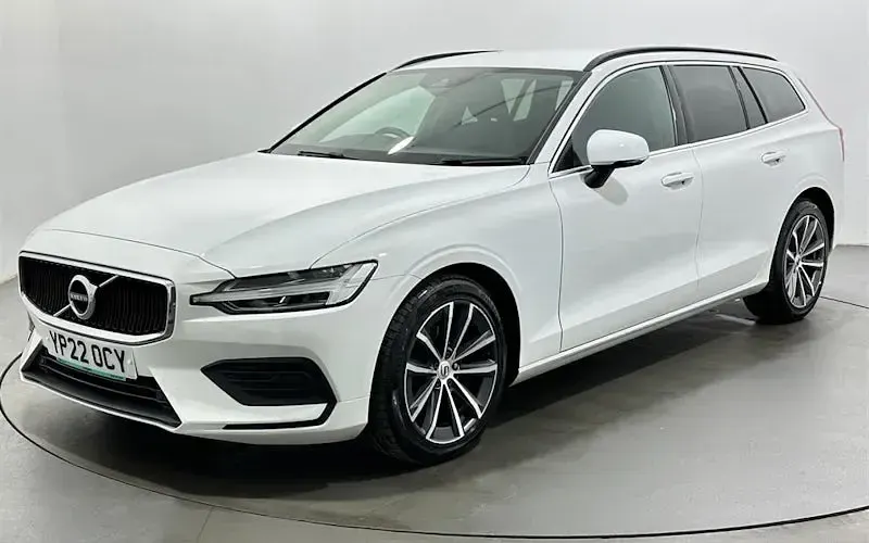Used Volvo V60 Momentum 197 HP (144 kW) 2021 White Estate