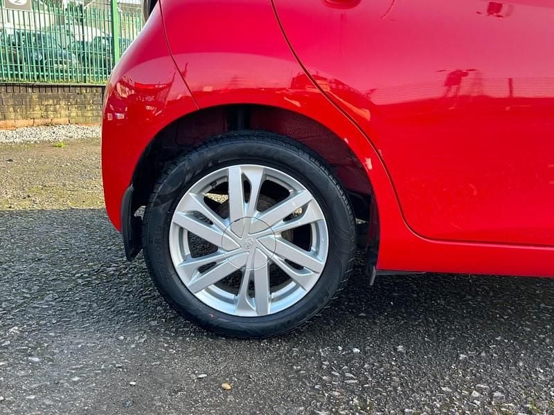 Used Toyota Aygo x-press 68 HP (50 kW) 2016 Red Hatchback