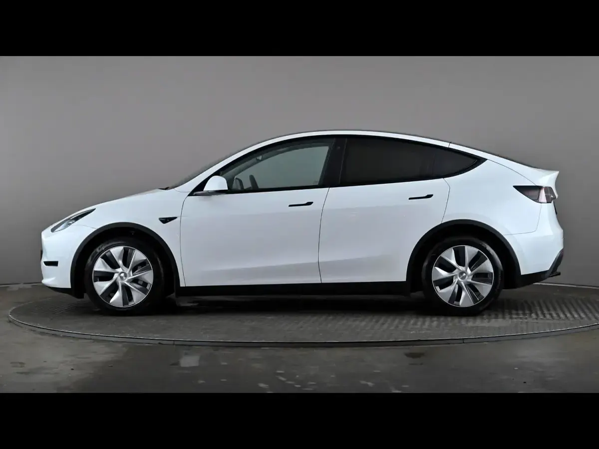 Used Tesla Model Y Long Range AWD 378 kW (514 HP) 2022 White SUV