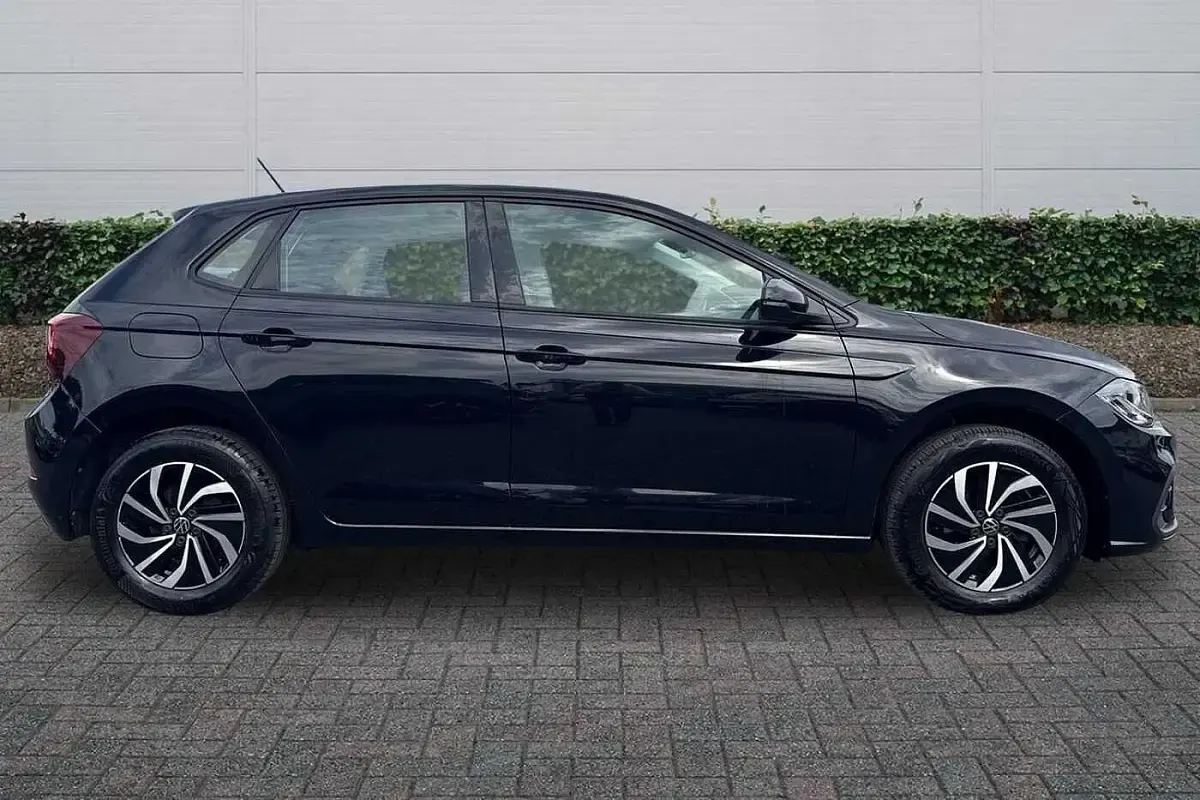 Used VW Polo Life 95 HP (69 kW) 2024 Black Hatchback