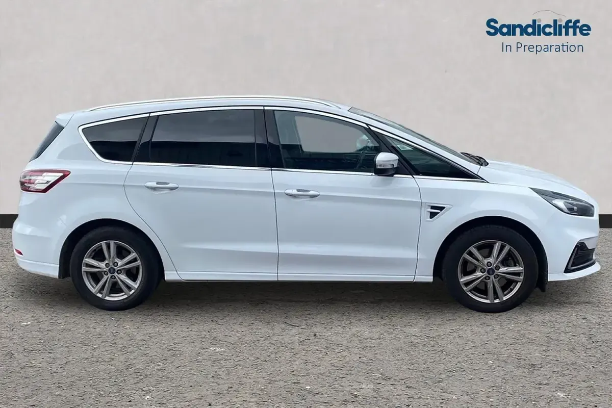 Used Ford S-MAX Titanium 190 HP (139 kW) 2022 White MPV