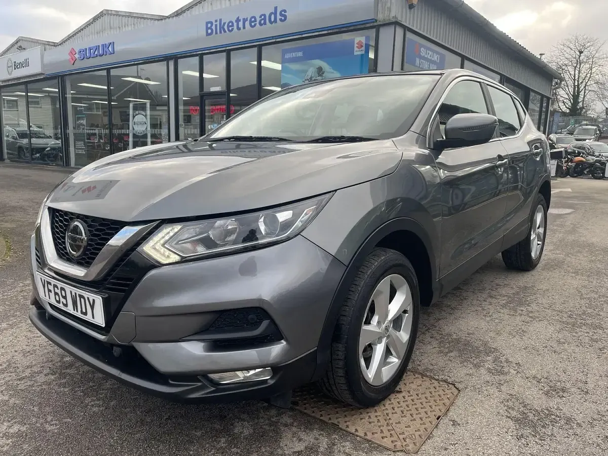 Gebraucht Nissan Qashqai Acenta Premium 140 PS (102 kW) 2019 Grau SUV