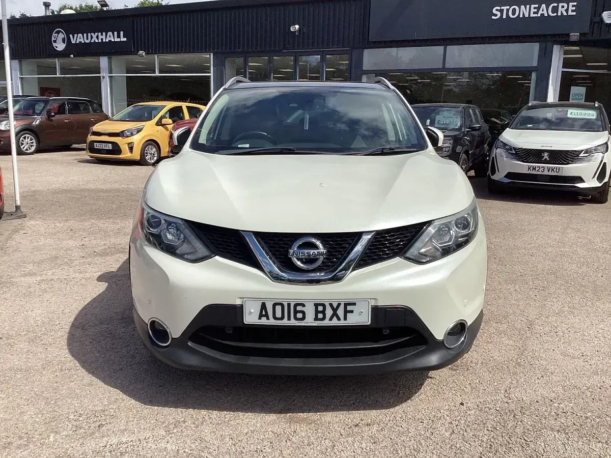 Used Nissan Qashqai Tekna 110 HP (80 kW) 2016 White SUV