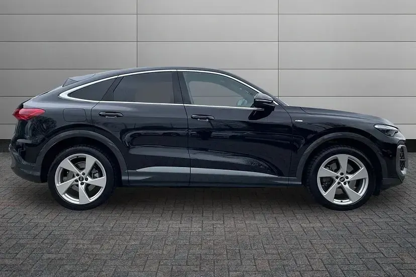 Used Audi Q5 Sportback S-Line 201 HP (147 kW) 2025 Mythos black SUV