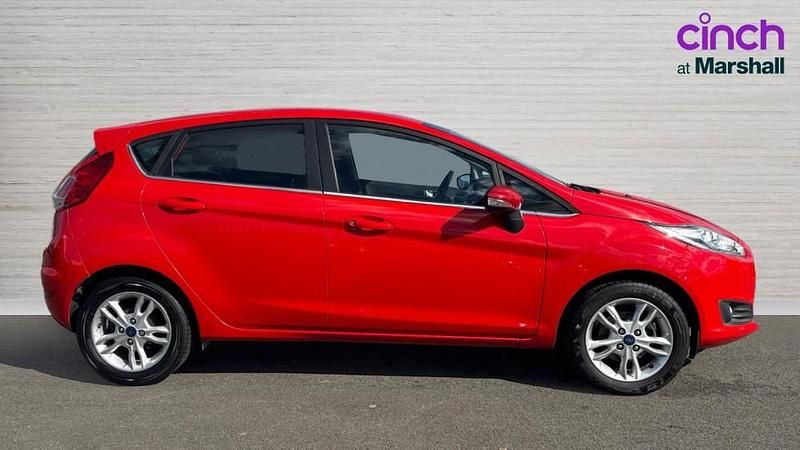 Used Ford Fiesta Zetec 82 HP (60 kW) 2016 Red