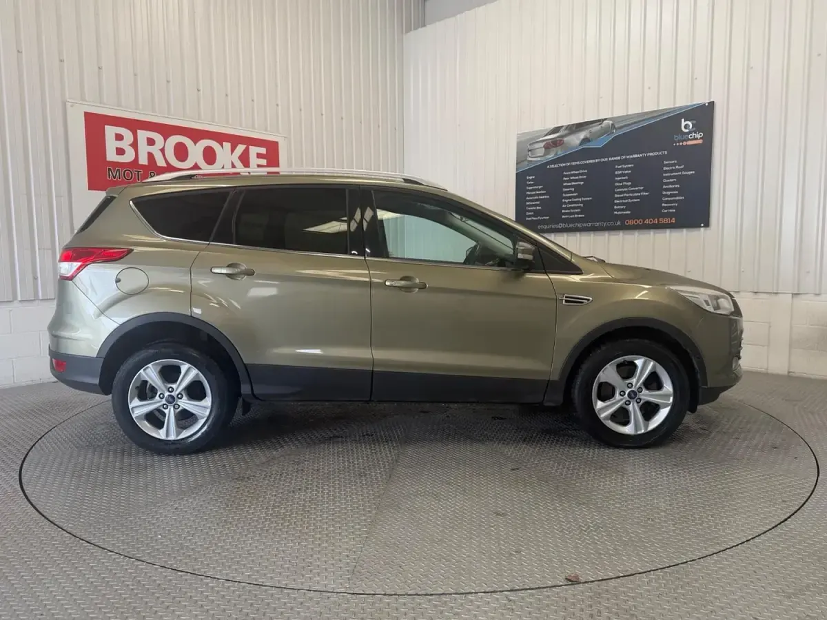Used Ford Kuga Zetec 140 HP (102 kW) 2014 Gold SUV