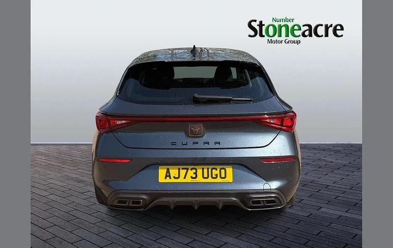 Usado Cupra Leon 147 CV (108 kW) 2024 Gris Utilitario