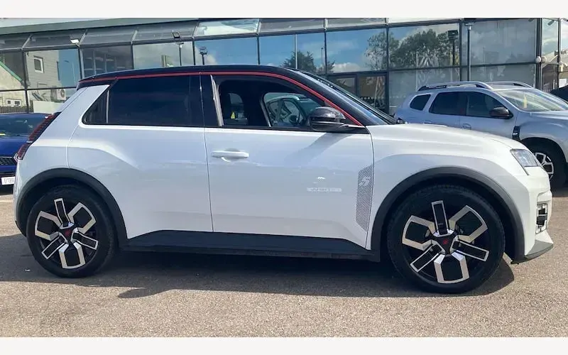 Used Renault 5 E-Tech Komfort 110 kW (150 HP) 2026 Hatchback