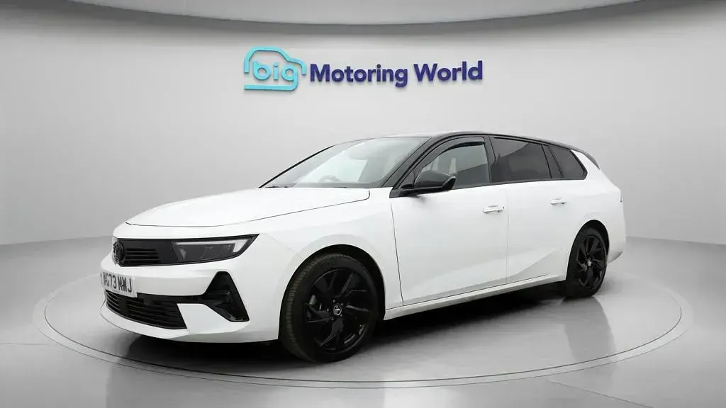 Used Vauxhall Astra S 130 HP (95 kW) 2023 White Estate
