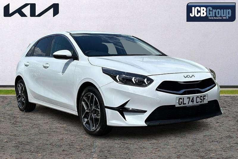 White Used 2025 Kia Ceed 3 Hatchback | £21,995 (Expensive) - Image 1/4