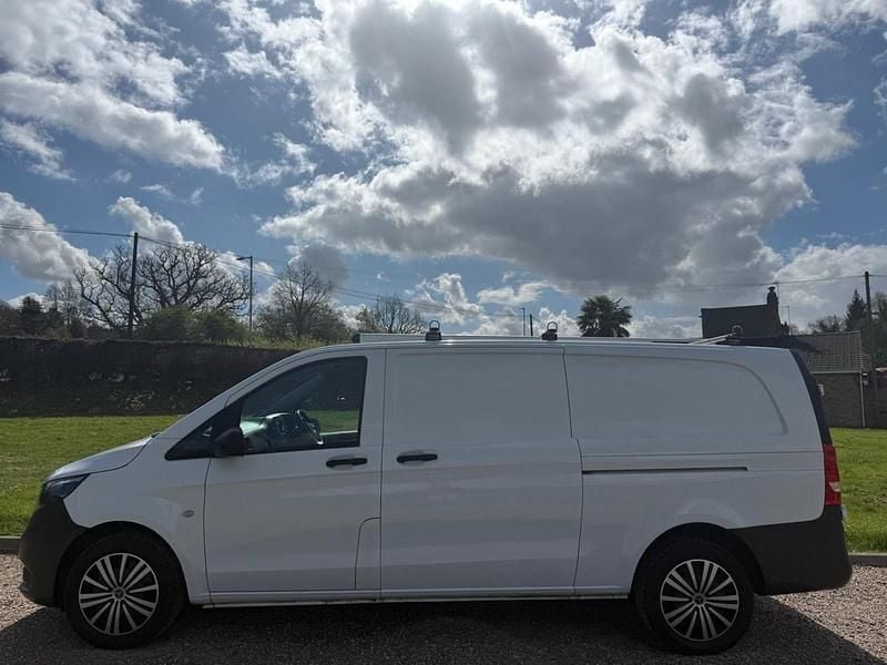 Begagnad Mercedes Vito Progressive 2021 Vit Van