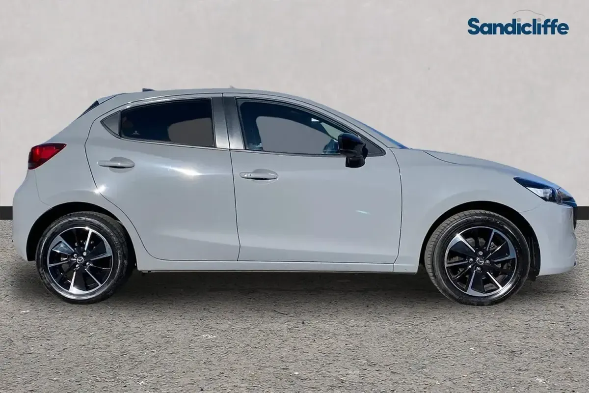 Usado Mazda 2 Homura-Aka 90 HP (66 kW) 2023 Cinzento Citadino