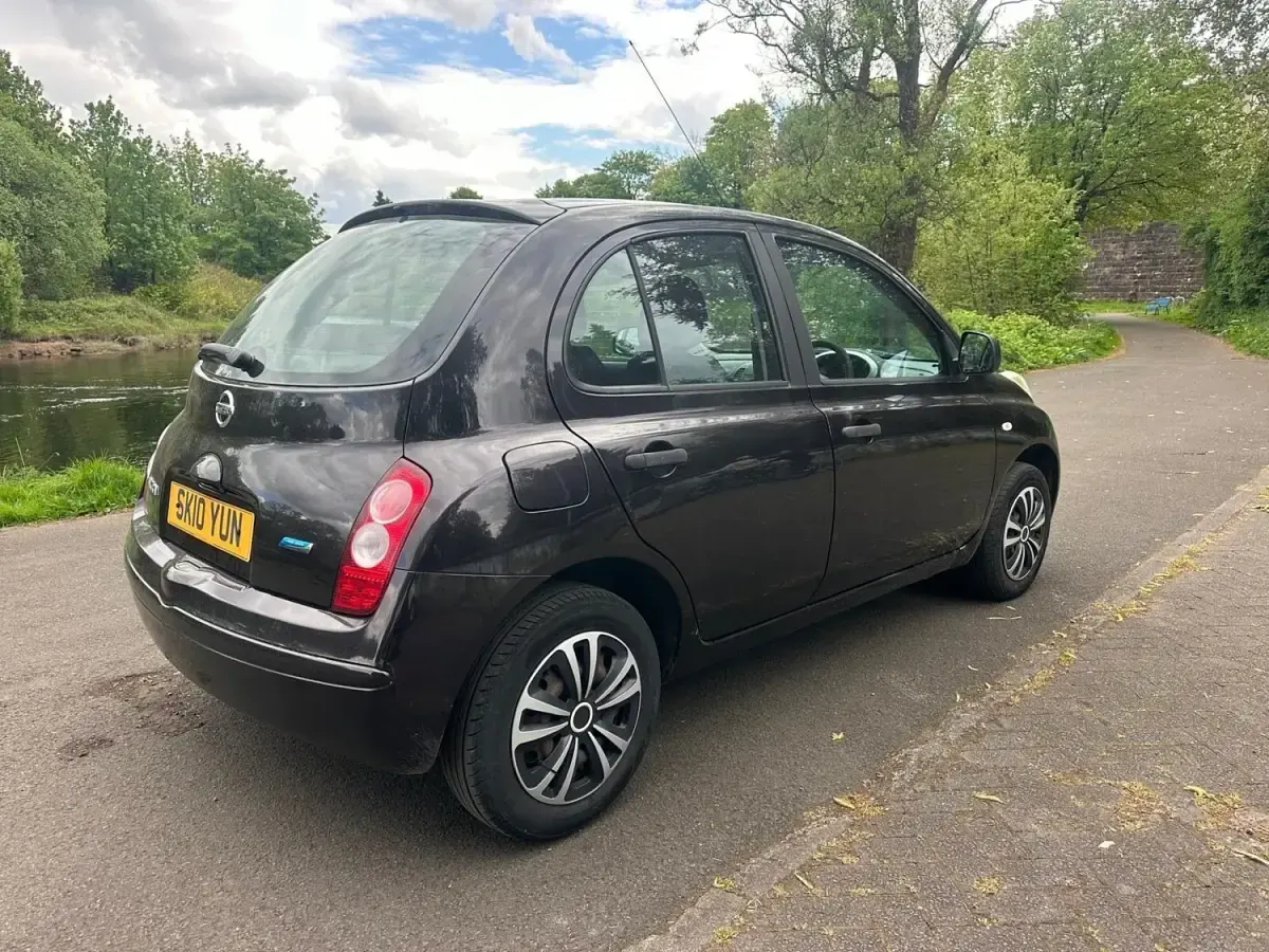 Usado Nissan Micra Visia 65 CV (47 kW) 2010 Negro Utilitario