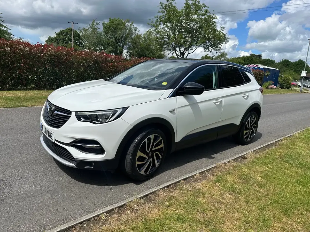 Used Vauxhall Grandland X Elite 130 HP (95 kW) 2018 White SUV