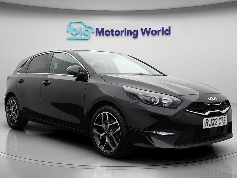 Black Used 2022 Kia Ceed Hatchback | £13,800 (Good price) - Image 1/4