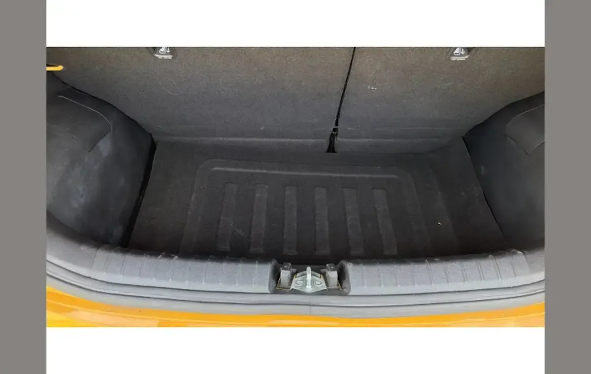 Used Kia Picanto 65 HP (47 kW) 2023 Yellow Hatchback