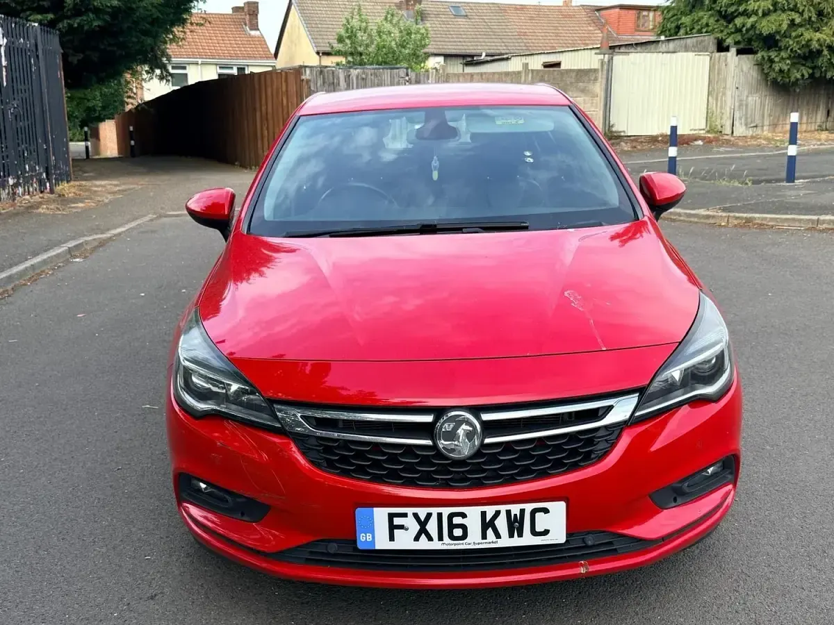 Used Vauxhall Astra Elite 136 HP (100 kW) 2016 Red Hatchback