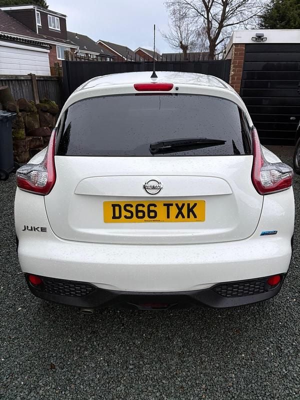 Used Nissan Juke N-Connecta 110 HP (80 kW) 2016 White SUV
