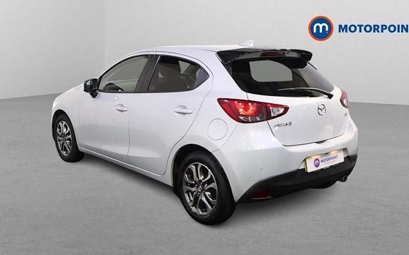 Begagnad Mazda 2 Inclusive 90 HK (66 kW) 2018 Silver Halvkombi