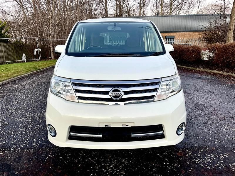 Used Nissan Serena 2010 Pearl white MPV