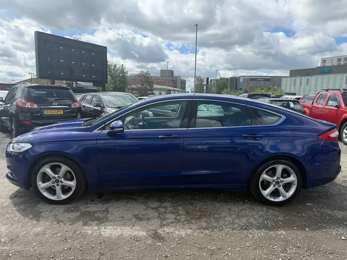 Used Ford Mondeo Titanium 180 HP (132 kW) 2017 Blue Hatchback