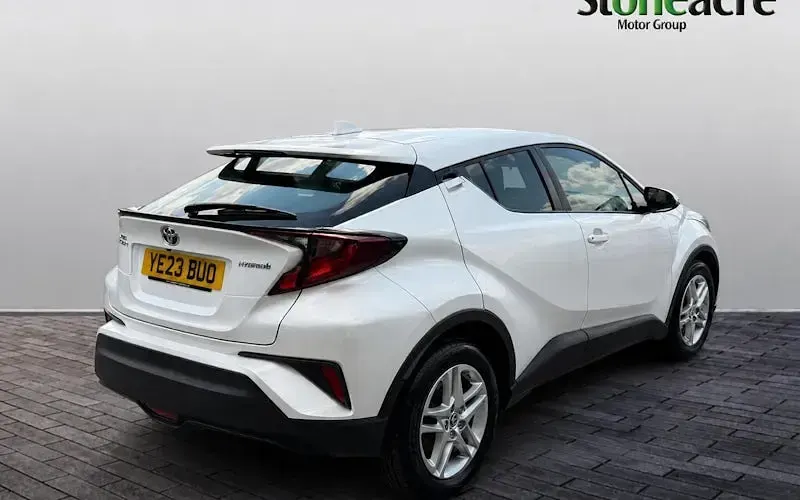 Used Toyota C-HR 140 HP (102 kW) 2026 White SUV