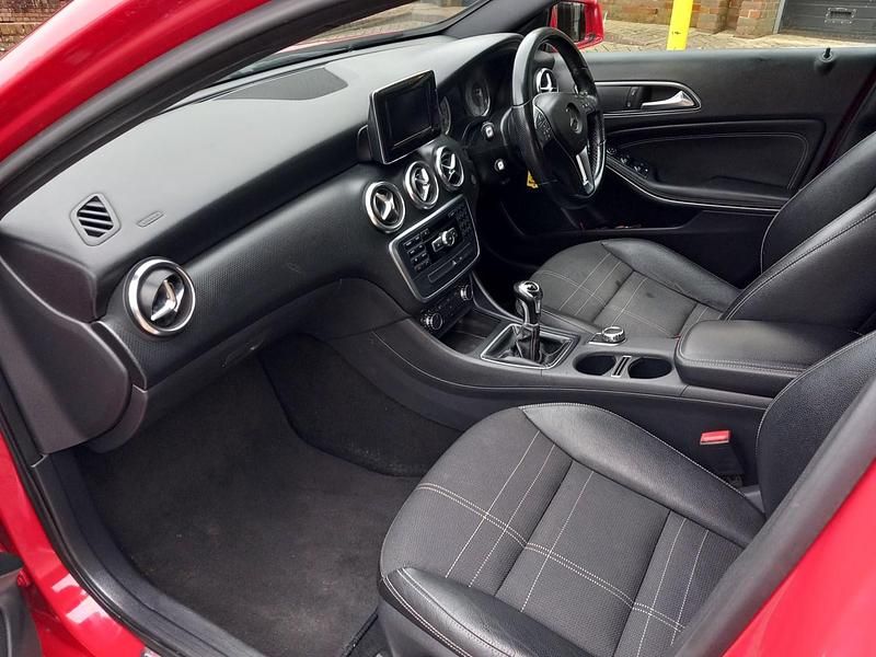 Used Mercedes A180 109 HP (80 kW) 2013 Red Hatchback