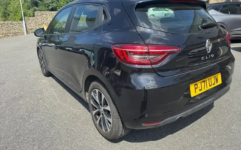 Used Renault Clio Iconic 90 HP (66 kW) 2022 Hatchback