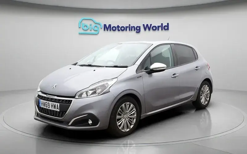 Second-hand Peugeot 208 Signature Sky 82 CP (60 kW) 2019 Gri Hatchback