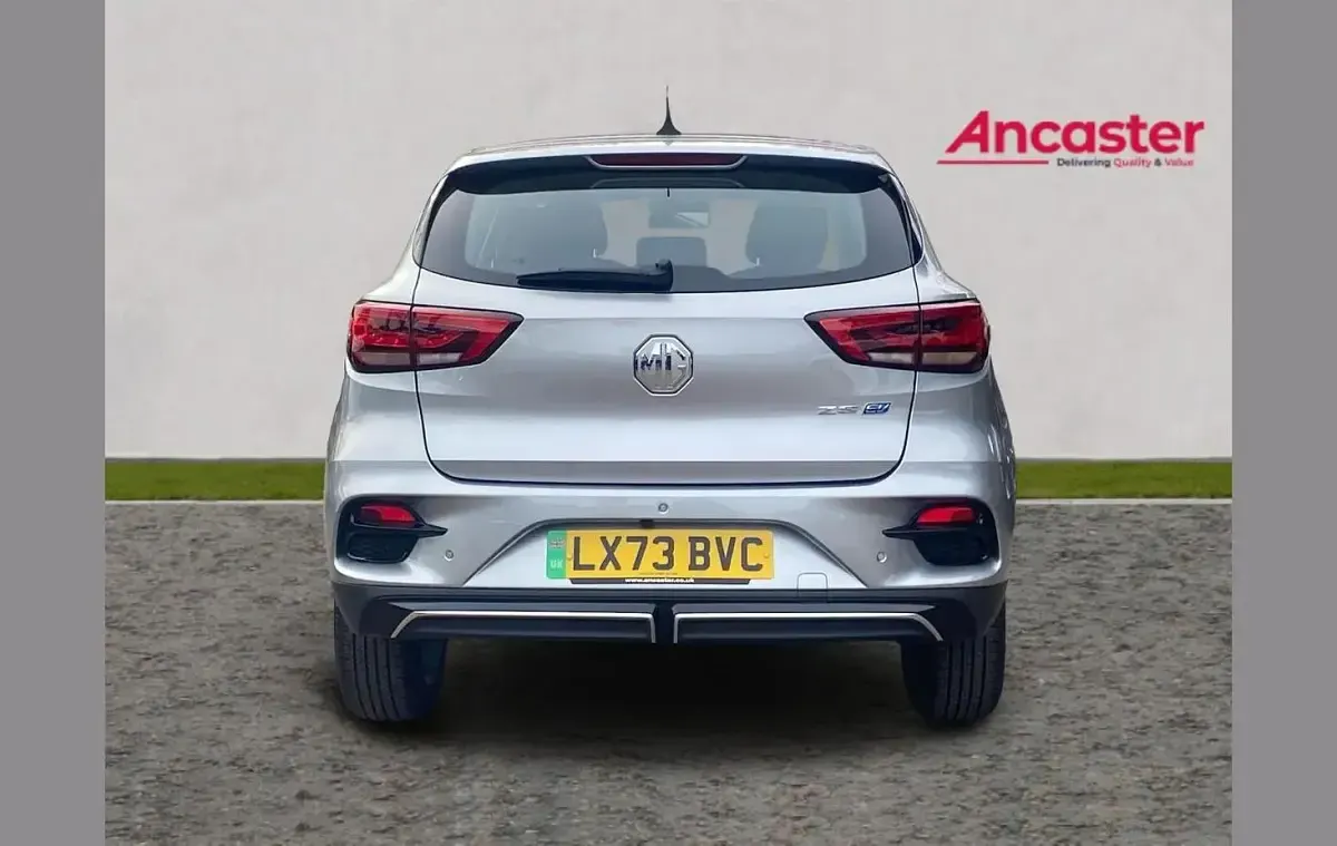 Używany MG ZS SE 127 kW (173 KM) 2023 Srebrny SUV