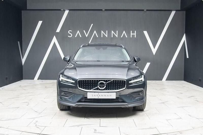 Used Volvo V60 CC Plus 250 HP (183 kW) 2020 Grey Estate