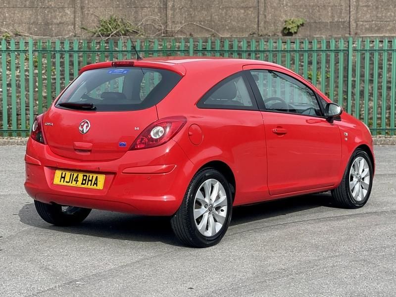 Used Vauxhall Corsa Excite 100 HP (73 kW) 2014 Red Hatchback