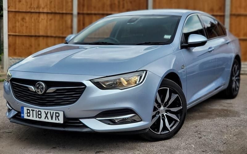 Silver Used 2018 Vauxhall Insignia SRi Hatchback | £5,995 (Good price) - Image 1/4