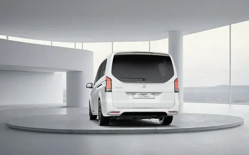 New Mercedes V300 Premium 237 HP (174 kW) 2025 MPV