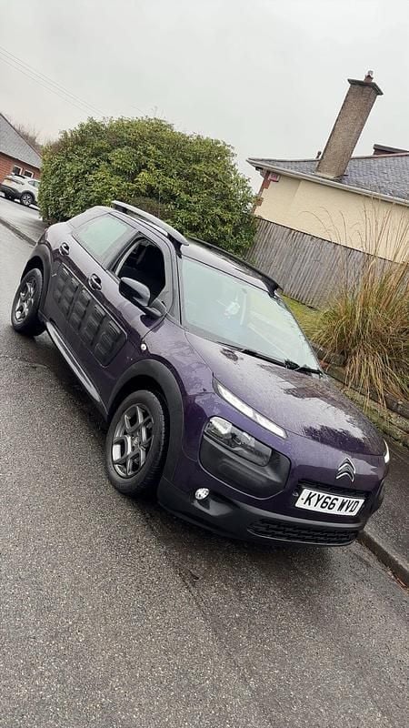 Used Citroën C4 Cactus Feel 2016 Purple Hatchback