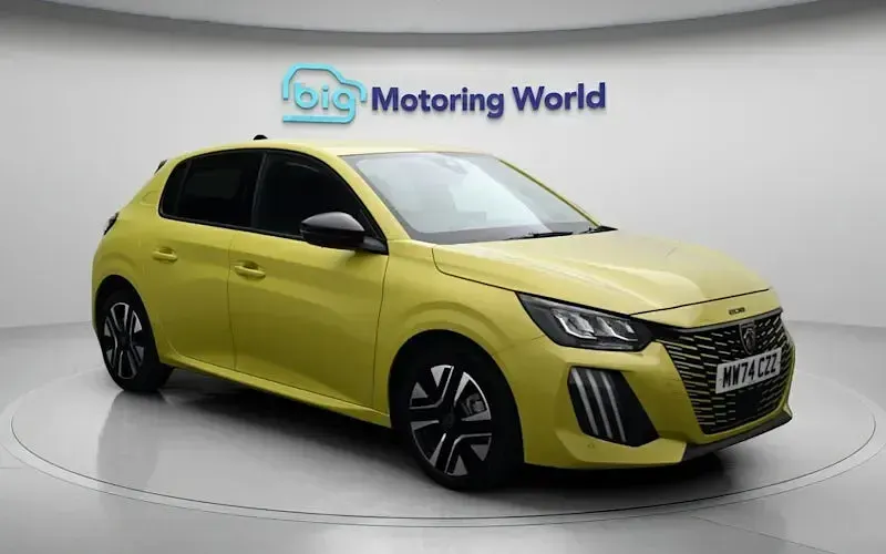 Used Peugeot 208 Allure 101 HP (74 kW) 2024 Yellow Hatchback