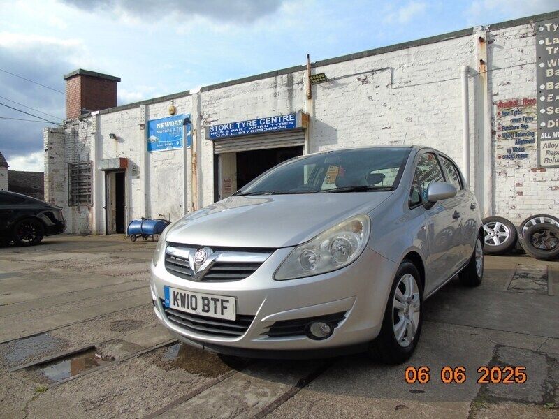 Silver Used 2010 Vauxhall Corsa Hatchback | £1,695 (Good price) - Image 1/4