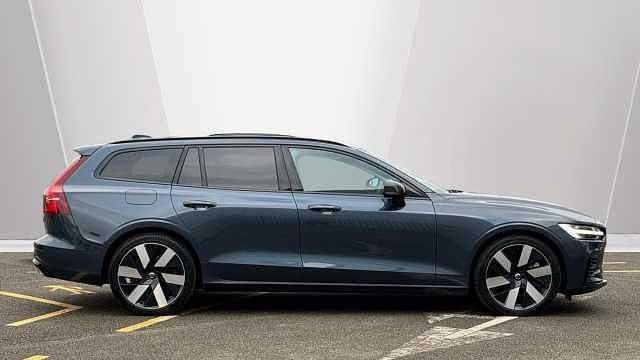 Used Volvo V60 Plus 350 HP (257 kW) 2024 Blue Estate