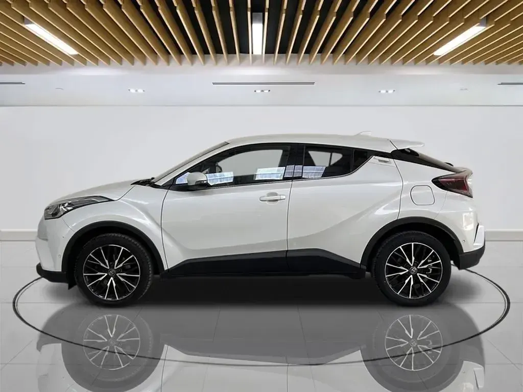 Used Toyota C-HR 116 HP (85 kW) 2019 White SUV