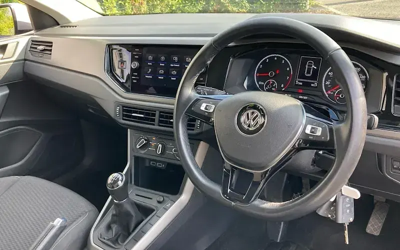 Used VW Polo SE 95 HP (69 kW) 2018 Silver Hatchback